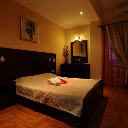 Pantheon Hotel & Suites Nerotriviá Chambre photo