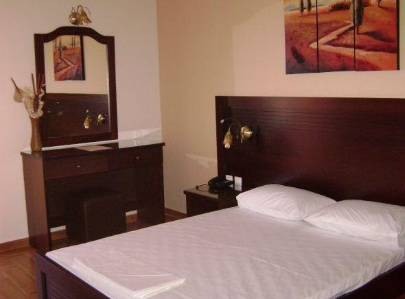 Pantheon Hotel & Suites Nerotriviá Chambre photo
